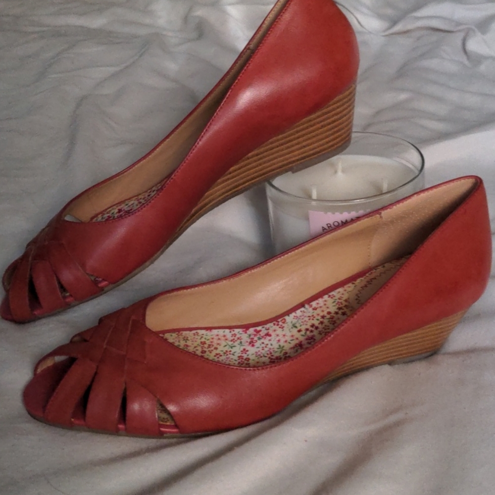 Shoes - Picture 2 of 4